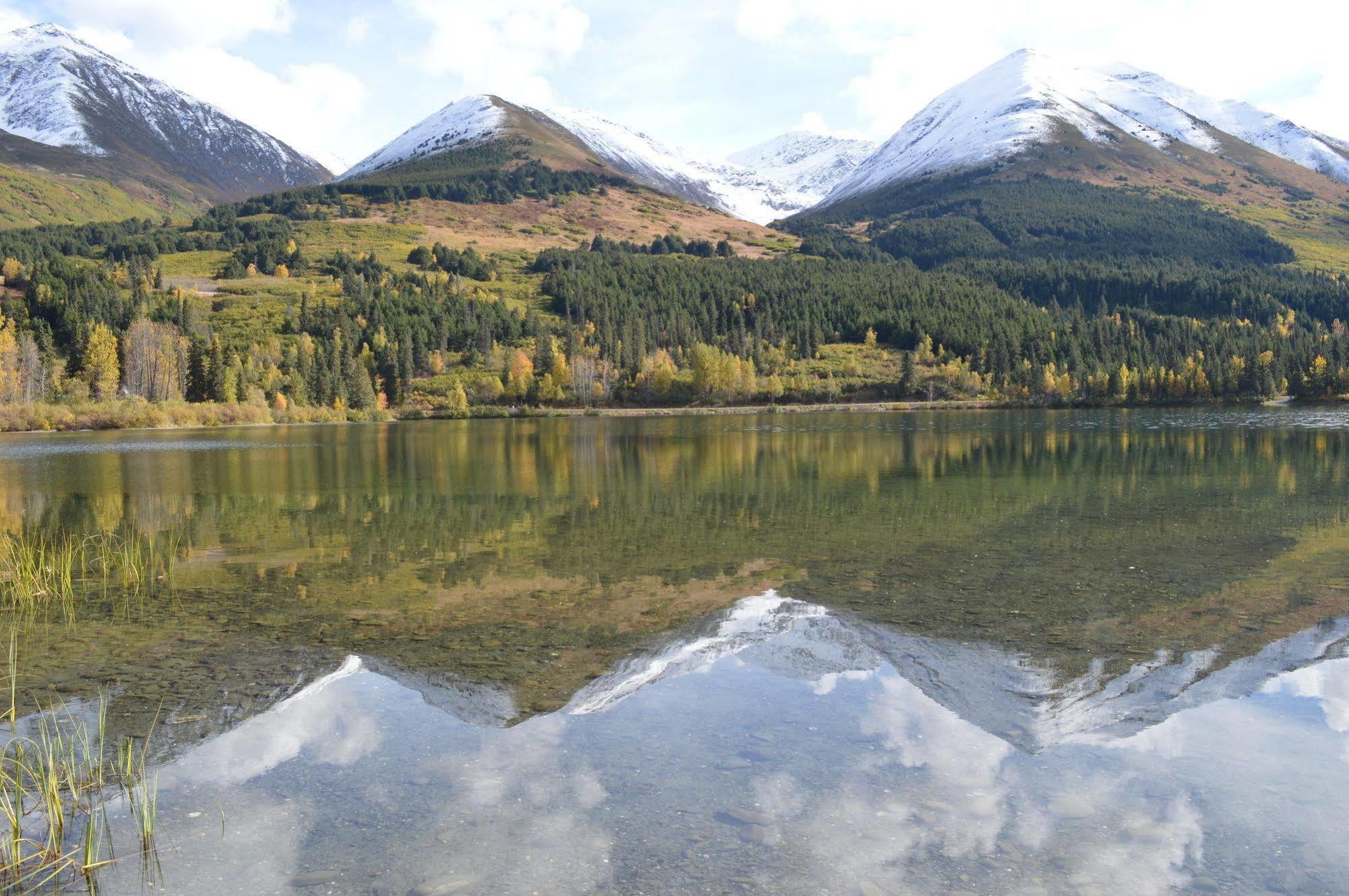 Summit Lake Lodge Экстерьер фото